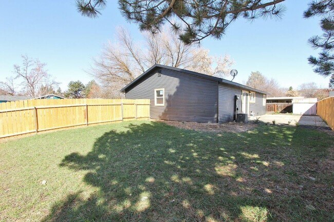 Building Photo - Charming Single-Level Home