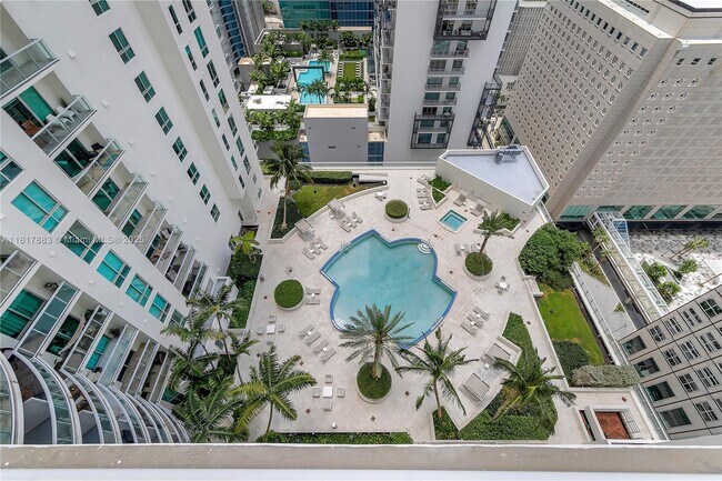 Building Photo - 300 S Biscayne Blvd