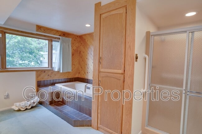 Building Photo - 1415 Crestline Dr
