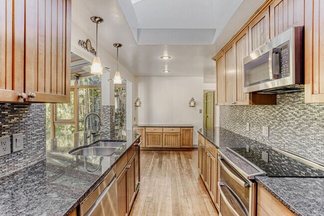 Building Photo - 4Bd/2Ba Bellevue House