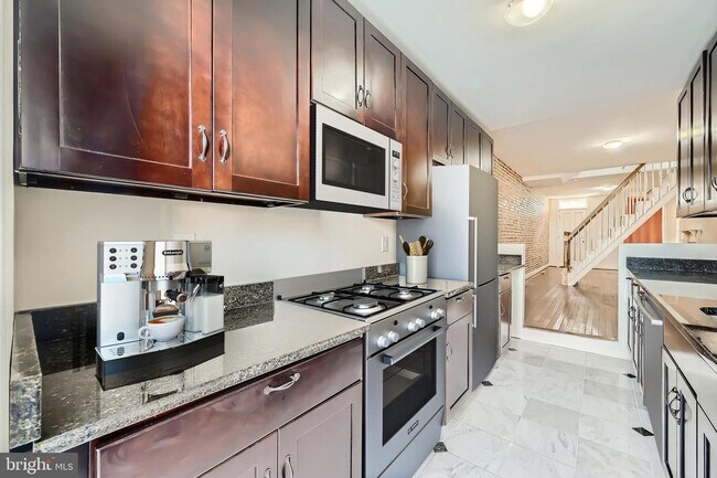 Building Photo - TWO BEDROOM TWO BATHROOM TOWNHOUSE AVAILABLE FOR SEPT 1ST MOVE-IN!!!!