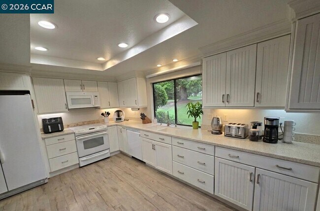Building Photo - 2017 Rancho Verde Cir W