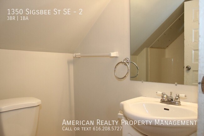 Building Photo - 1350 Sigsbee St SE