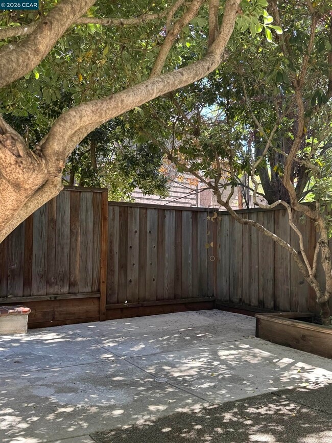 Building Photo - 13 Oak Brook Pl