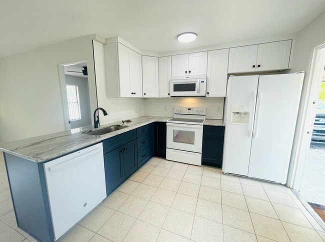 Building Photo - Emerson Ave