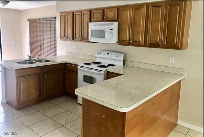 Building Photo - 1804 SW 21st Ln