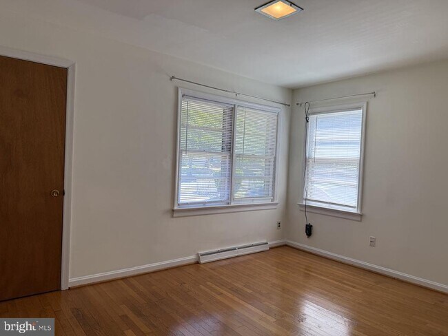 Building Photo - 1316 Stafford Ave