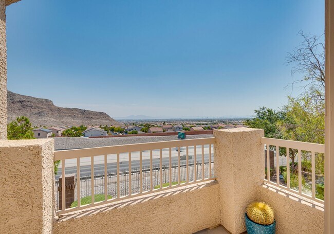 Building Photo - Fully Furnished 2 Bedroom 2 Bath Breathe T...