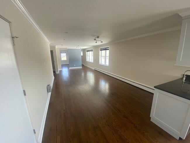 Building Photo - 5240 W Belmont Ave