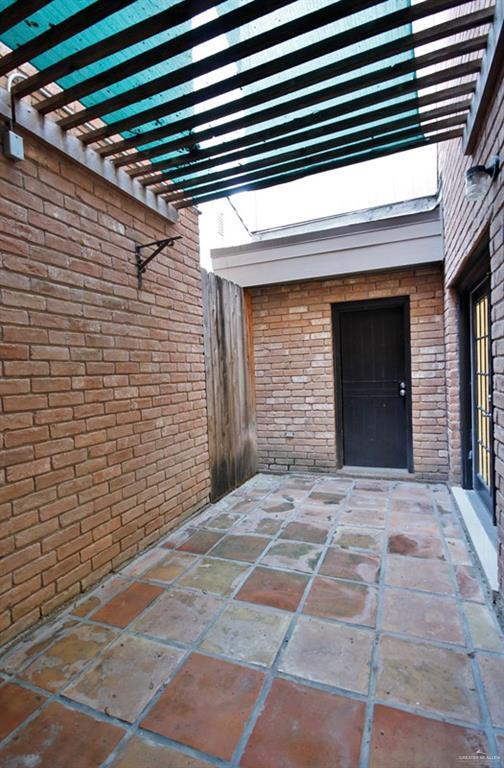 Building Photo - 132 E Xanthisma Ave