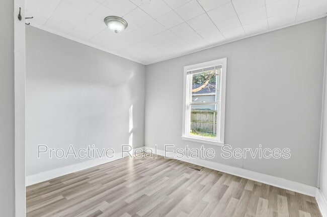 Building Photo - 1217 Hull St