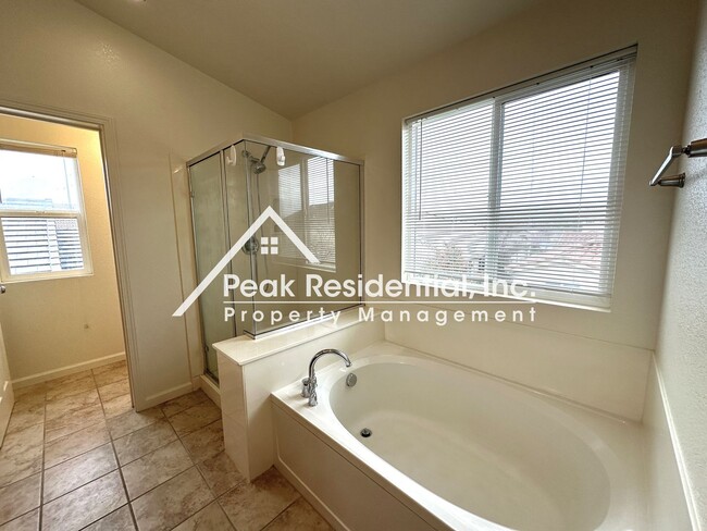 Building Photo - 1811 Waterfall Dr