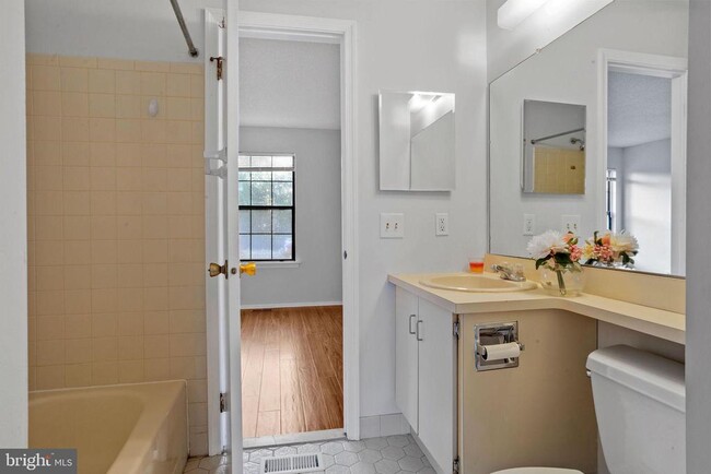 Building Photo - 6 Van Buren Pl