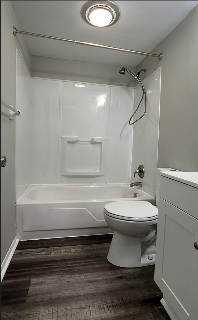 Building Photo - Beutiful 2 bedroom 1 bath apartment