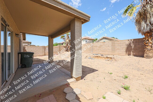 Building Photo - 12122 W Bloomfield Rd