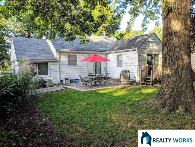 Building Photo - Charming and cozy 2 bedroom 1 bathroom