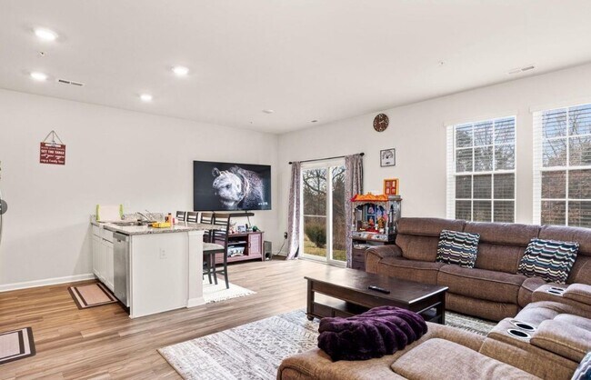 Building Photo - 310 Maple Run Dr