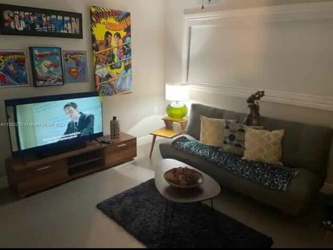 Building Photo - 1631 NE 114th St