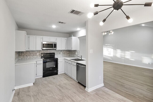 Building Photo - 246 Pinyon Ln