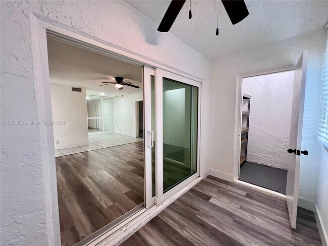 Building Photo - 805 SW 30th St