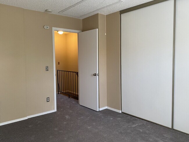 Building Photo - **Move in Specials, $$ off rent!* *Beautifully remodeled townhome near Cherry Creek Trail!