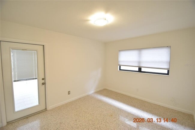 Building Photo - 528 Suwanee Cir