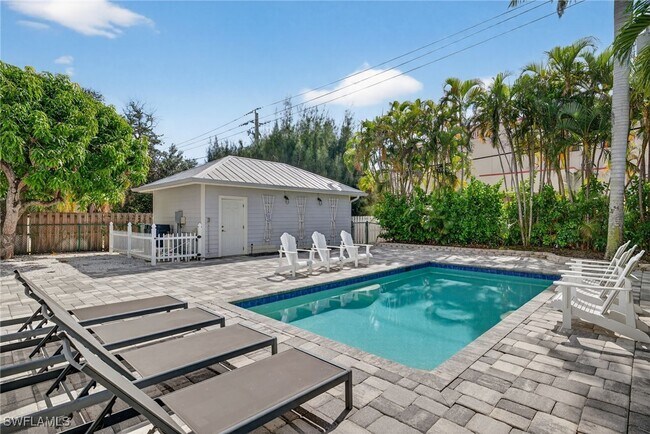 Building Photo - 740 5th Ave N