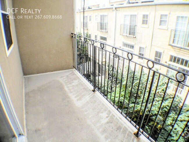 Building Photo - 1006 S Cleveland St