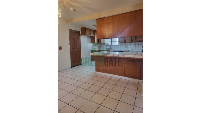 Building Photo - NOW AVAILABLE! Make this spacious 4 bedroo...