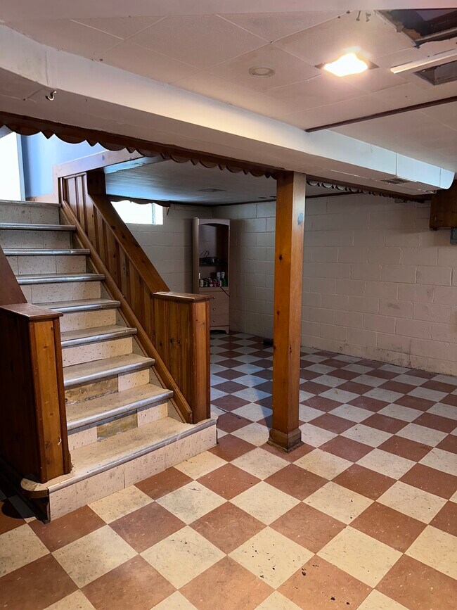 Building Photo - 20109 Stotter St