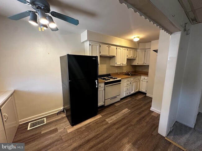 Building Photo - 5241 Ditman St
