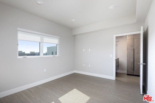 Building Photo - 837 S Harvard Blvd