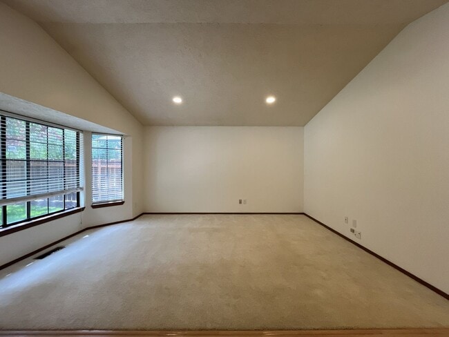 Building Photo - 4825 SW Marigold St