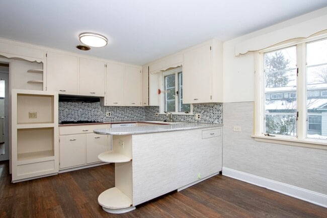 Building Photo - Two bedroom single-family home