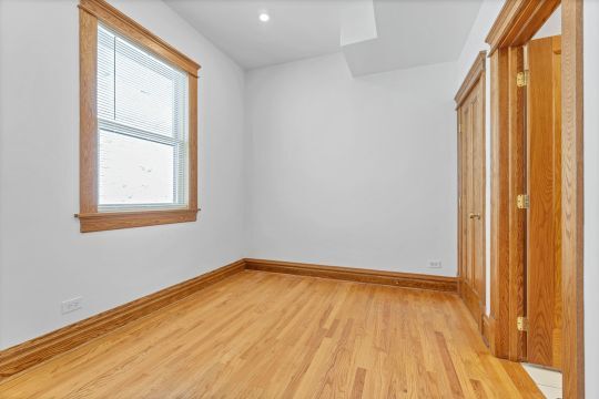 Building Photo - 3406 N Sheffield Ave