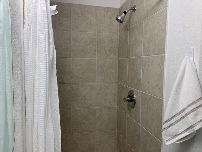 Building Photo - 268 Oak Ridge Dr