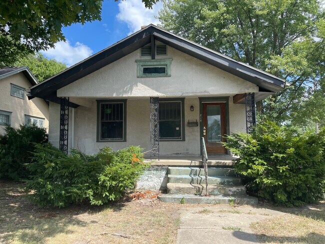 Primary Photo - 815 N Franklin St