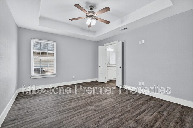 Building Photo - 701 S Binkley St