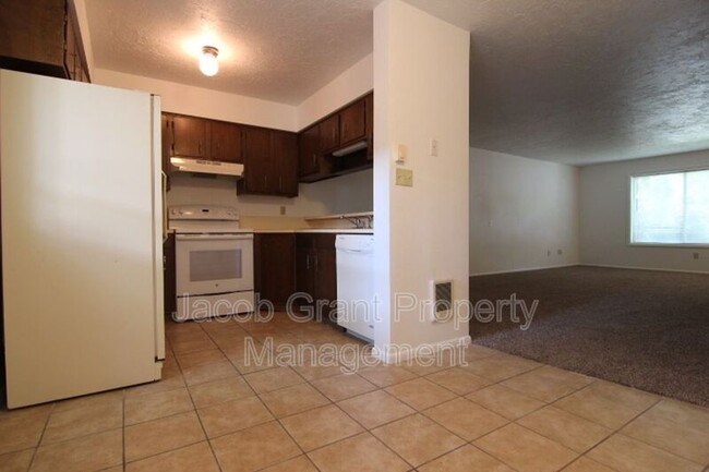 Building Photo - 756 Whittier St