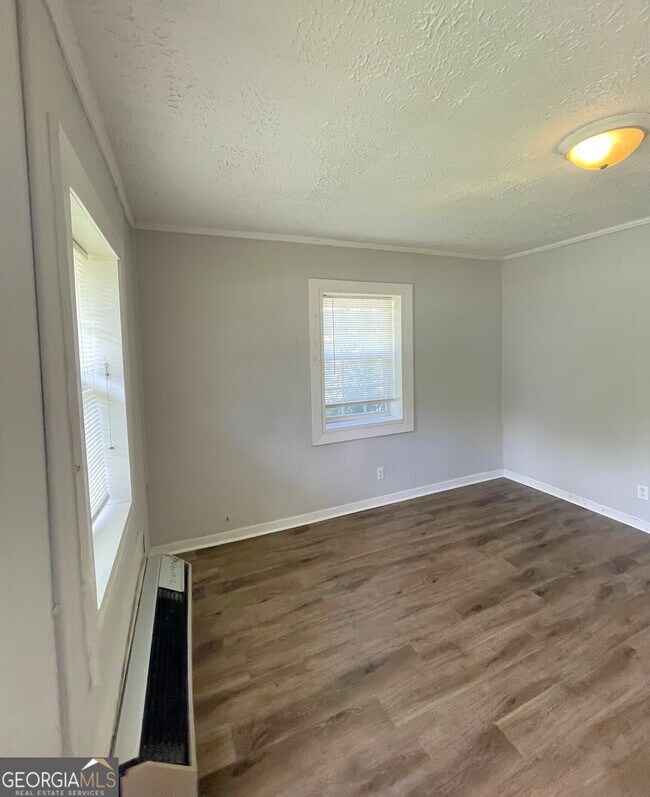 Building Photo - 6501 Elsie St