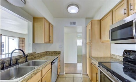 Building Photo - 240 Old Litchfield Rd