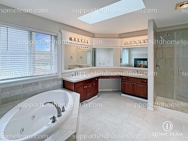 Building Photo - "Spacious 4-Bed Oasis in Kent with Elegant Granite & Hardwood Finishes!"