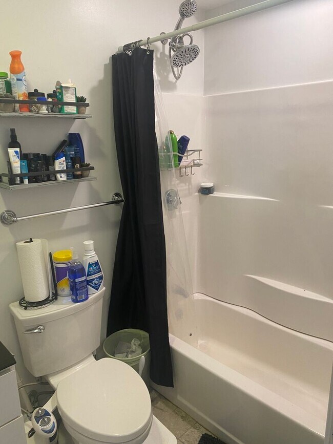 Building Photo - Immaculate 5 bed 3 bath in Lower Allston... Don't miss out..