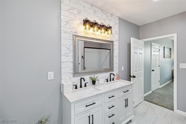 Building Photo - 1962 W 96th St