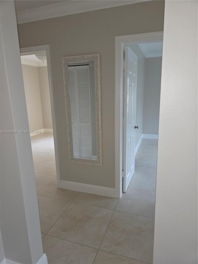 Building Photo - 1690 E 5th Ave