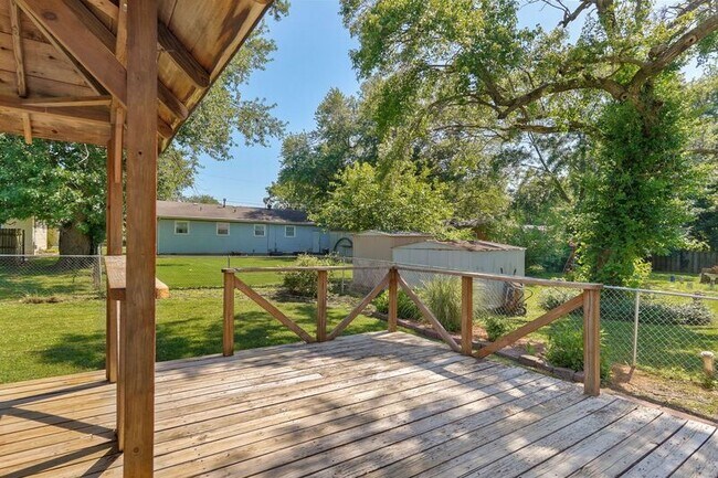 Building Photo - 3318 W Dorber Dr