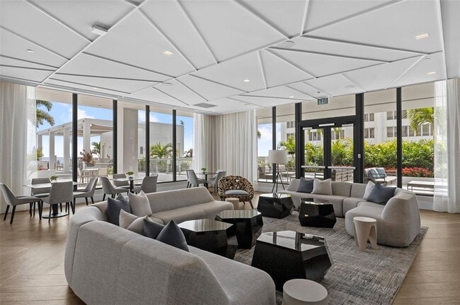 Building Photo - 301 1st St S