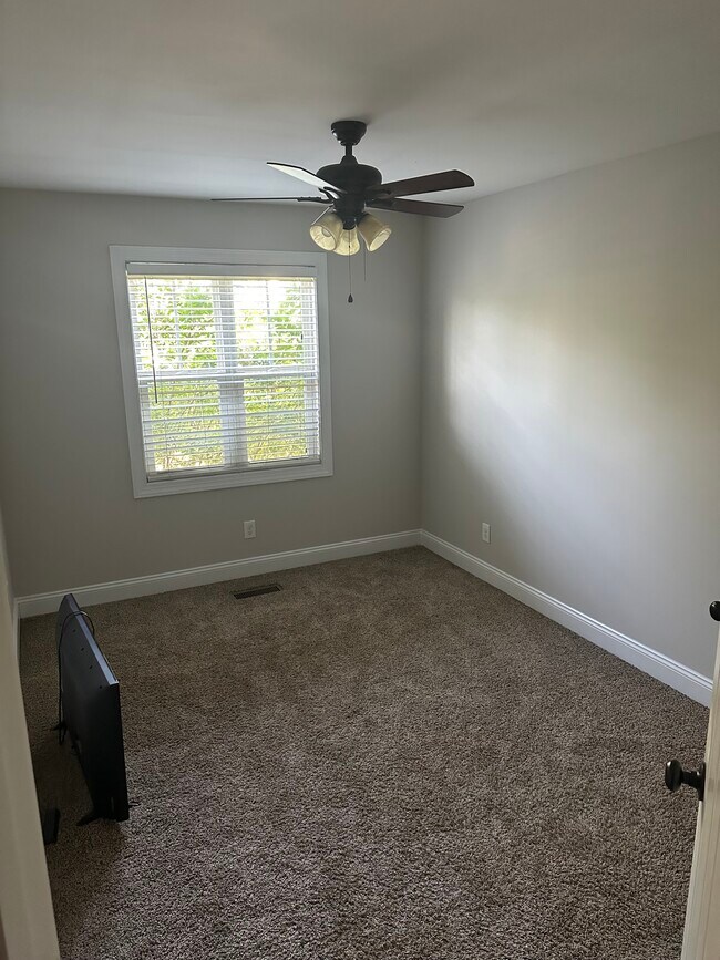 Building Photo - 104 Capital St