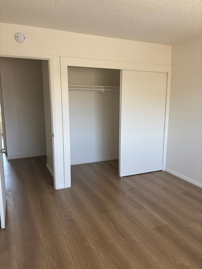 Building Photo - Pet-Friendly Spacious 4-Bedroom Condo in G...