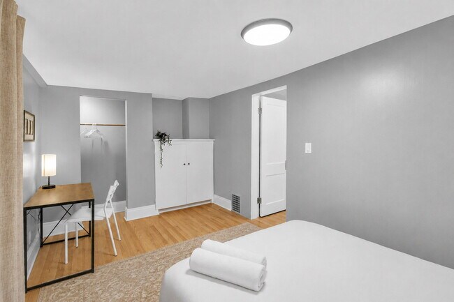 Building Photo - Furnished 7-Bedroom, 4-Bath Whole House in North Buffalo